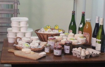 Produits régionaux - Fromages de chevres - vin de Savoie - jus - confitures - miel - oeufs - cidre de savoie - Maison du Lac Produits régionaux - Fromages de chevres - vin de Savoie - jus - confitures - miel - oeufs - cidre de savoie - Maison du Lac